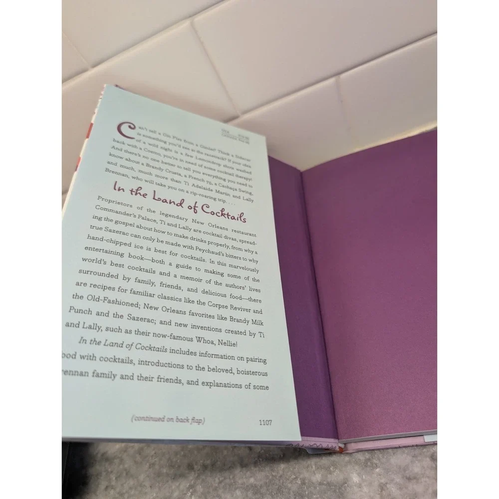 In the‎ Land of Cocktails: Recipes and Adventures from the Cocktail Chicks